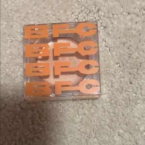 BFC Shimmering Pearlescent Taupe #08 Highlighter